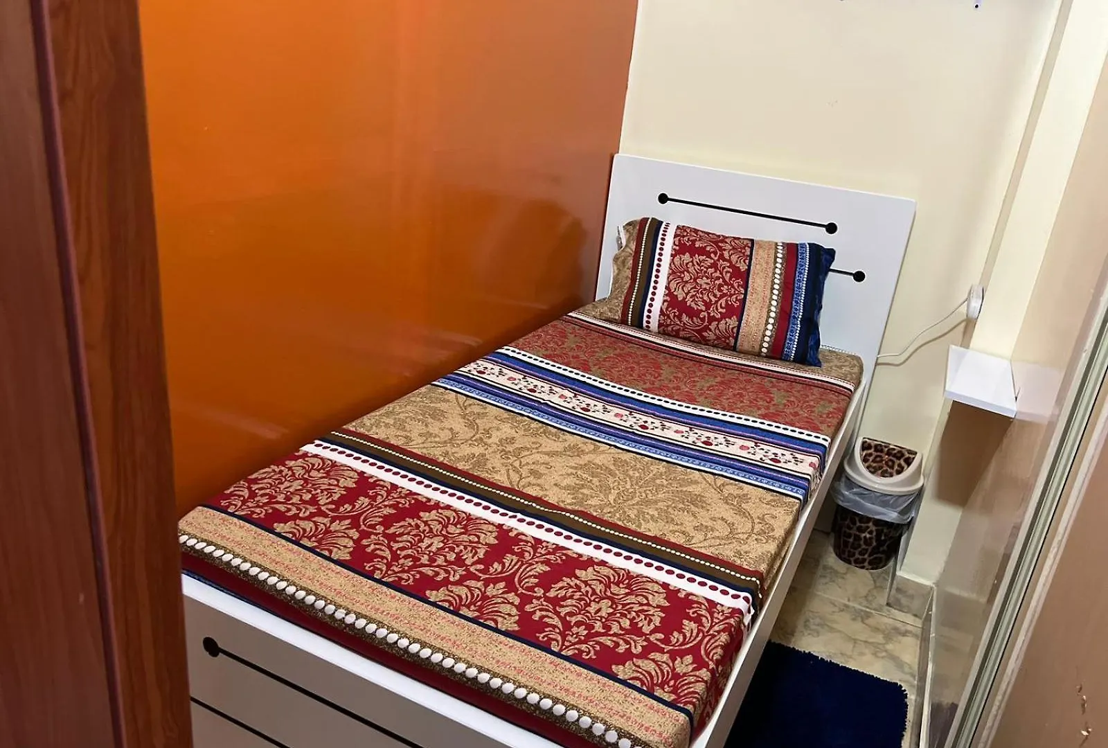 Moon Backpackers , Al Rigga , Partition For Couples And For Singles Apartment Dubai 0*,  United Arab Emirates