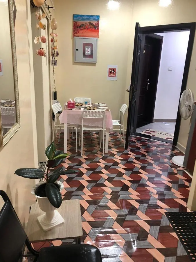 Appartement Moon Backpackers , Al Rigga , Partition For Couples And For Singles à Dubaï