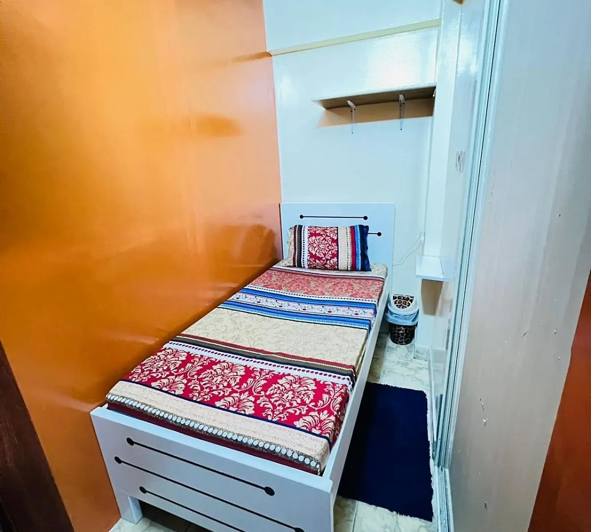 Appartement Moon Backpackers , Al Rigga , Partition For Couples And For Singles à Dubaï 0*,