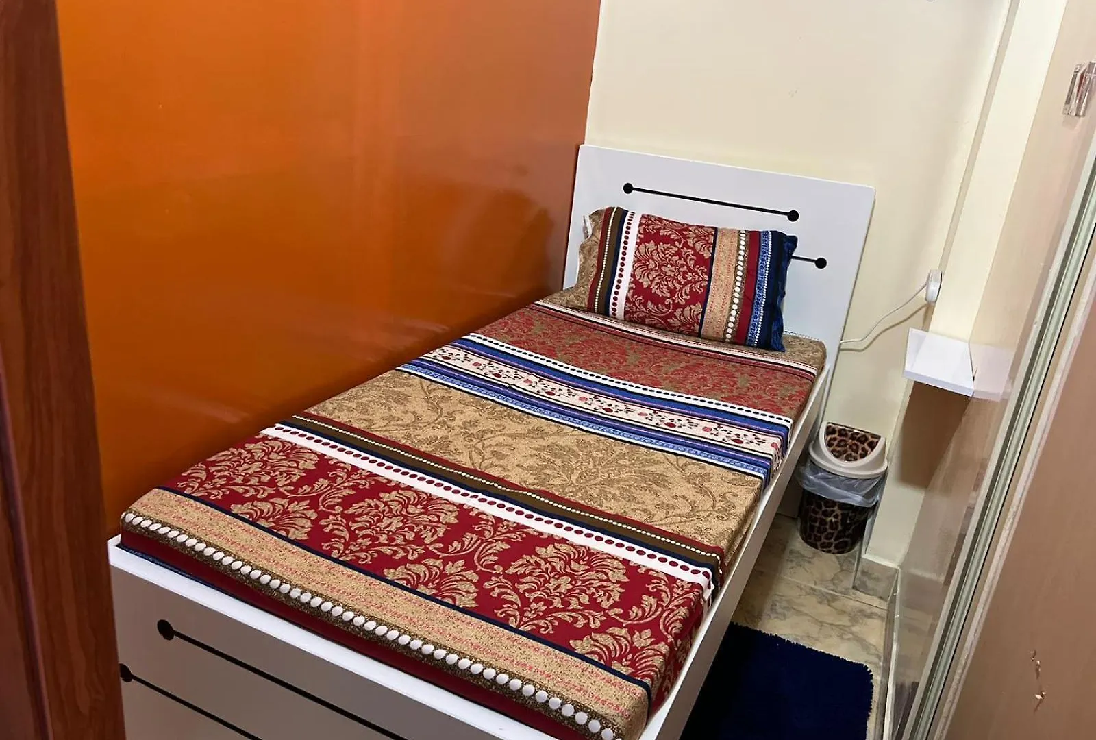 Appartement Moon Backpackers , Al Rigga , Partition For Couples And For Singles à Dubaï Émirats arabes unis