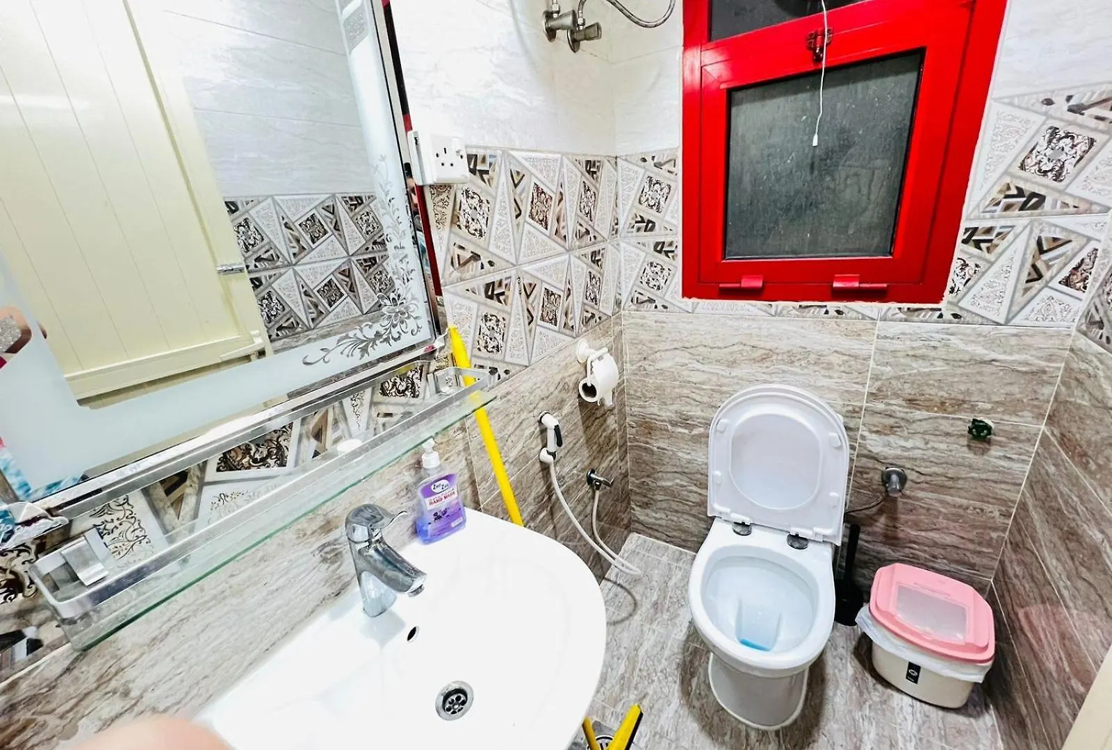 Appartement Moon Backpackers , Al Rigga , Partition For Couples And For Singles à Dubaï